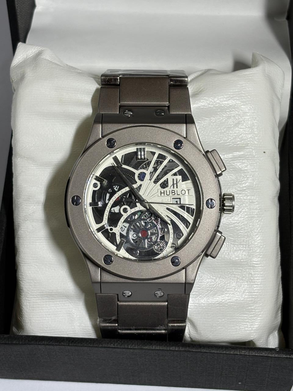 Hublot Watch⌚ : Heavyweight Stainless-Steel Luxury Timepiece. ⌚✨