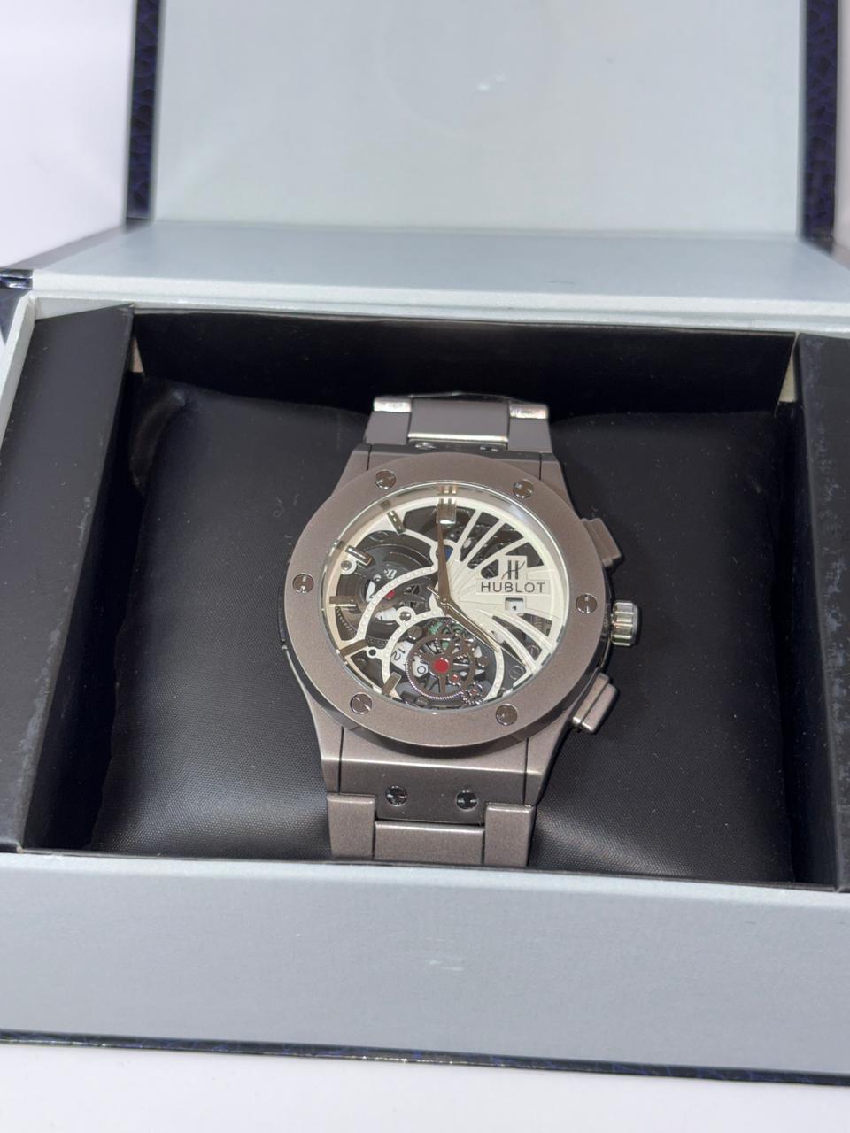 Hublot Watch⌚ : Heavyweight Stainless-Steel Luxury Timepiece. ⌚✨